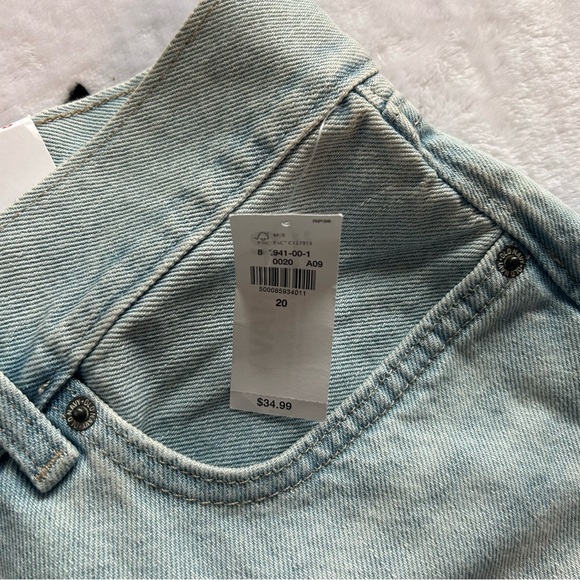 NWT Old Navy Slouchy Straight Light Wash Jean Shorts Size 20 - Picture 2 of 4